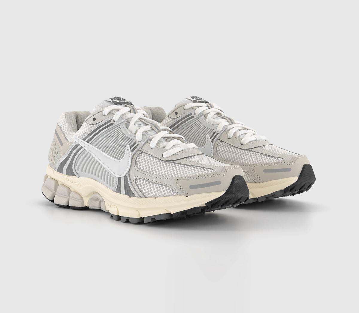 Nike Men's Zoom Vomero 5 Casual Sneakers from Finish Line - Platinum