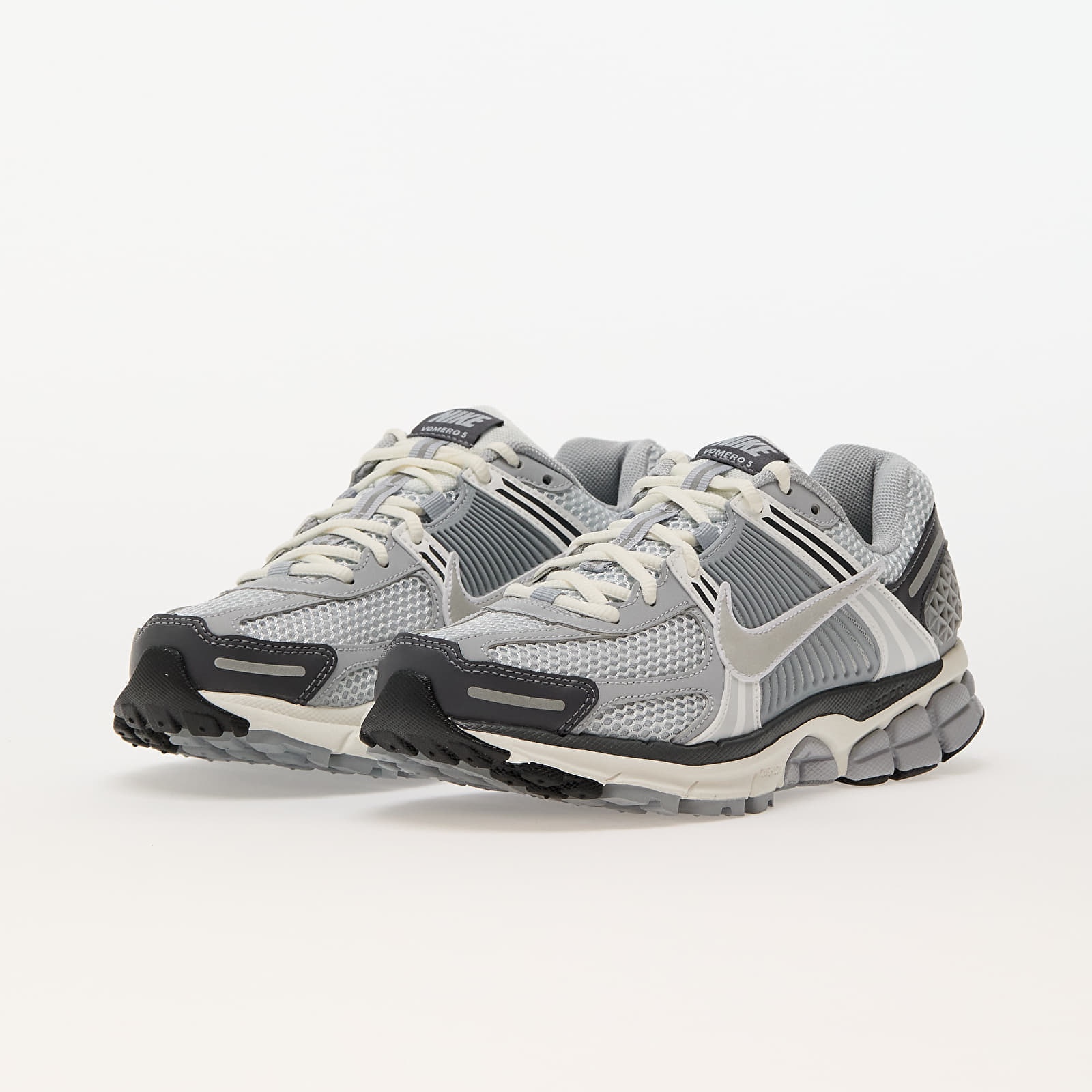 Nike Girls Zoom Vomero 5 Trainers Pure Platinum Metallic Silver, 3 thumbnail