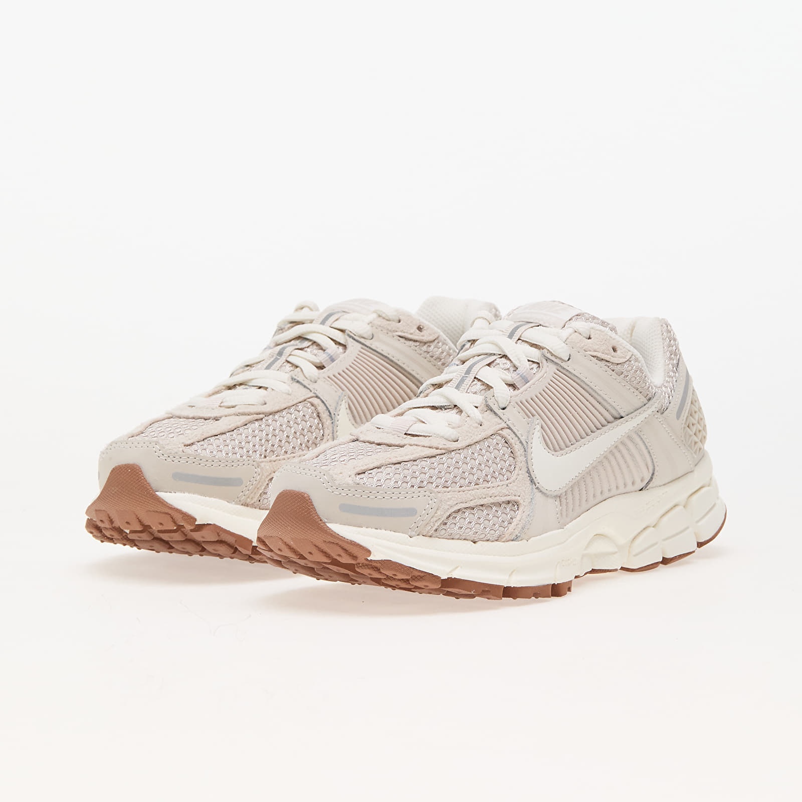 Nike Zoom Vomero 5 Light Orewood Brown (Women's) - UK 2.5 thumbnail