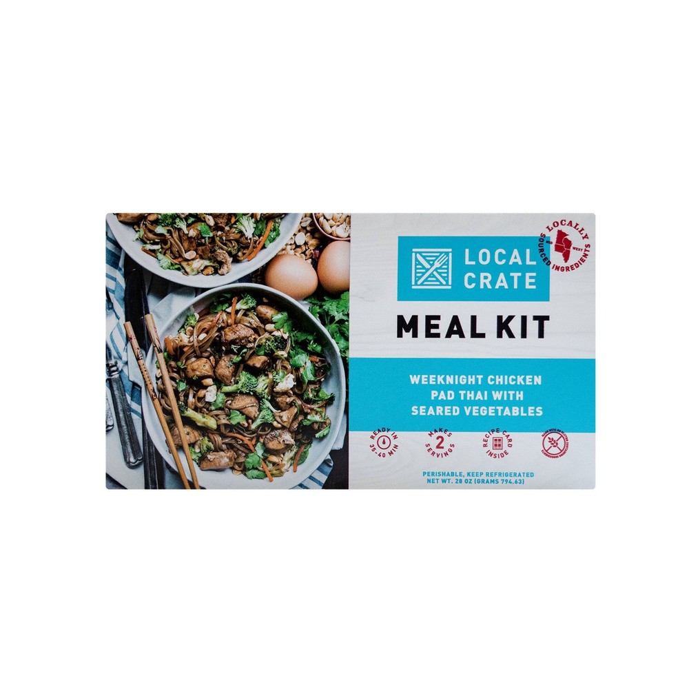 RESTAURANT-STYLE PAD THAI WITH RICE NOODLES, CHICKEN, CARROTS, AND BROCCOLI. STIR-FRIED IN A SALTY-SWEET TAMARIND SAUCE AND TOPPED WITH CILANTRO AND TOASTED PEANUTS MEAL KIT, WEEKNIGHT CHICKEN PAD THAI WITH SEARED VEGETABLES