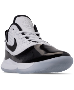 Nike Witness 3 