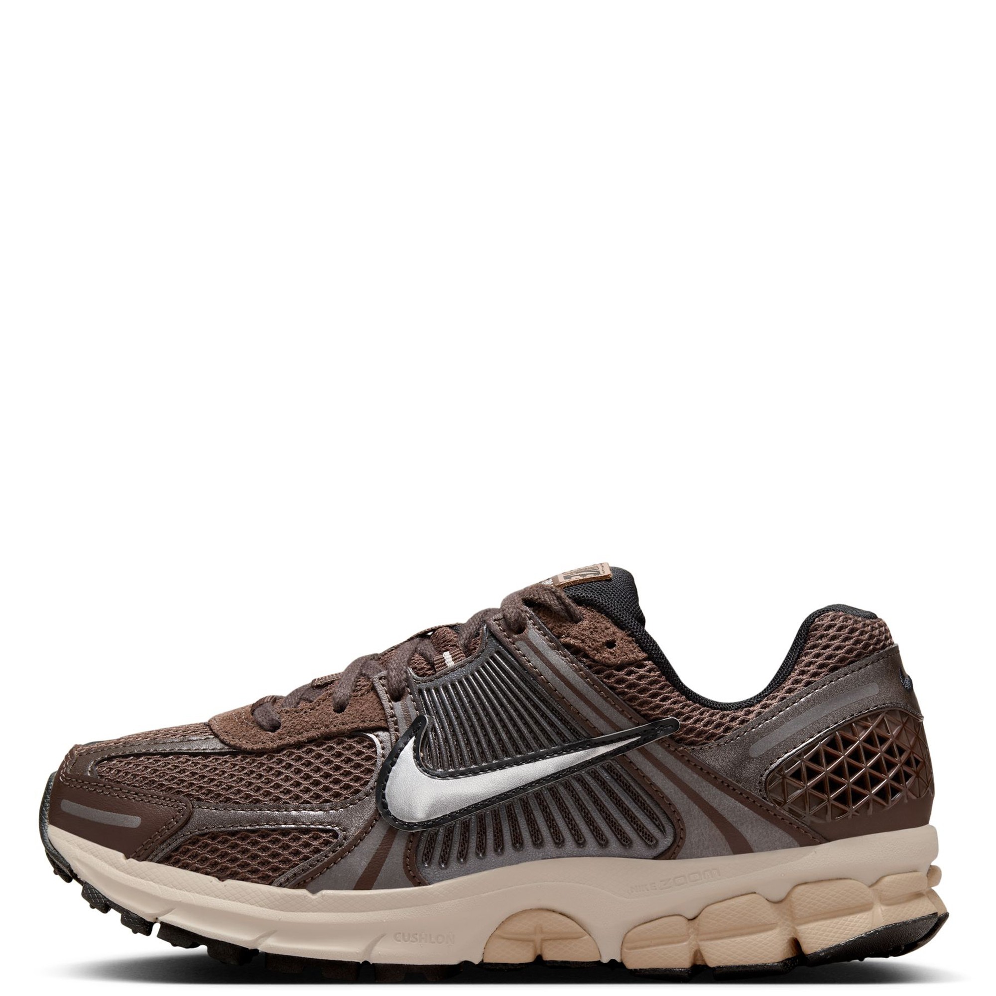 Nike Wmns Zoom Vomero 5 - BAROQUE BROWN/CHROME-LT OREWOOD BRN-HEMP-BLACK-WHITE - Unisex - 7.5