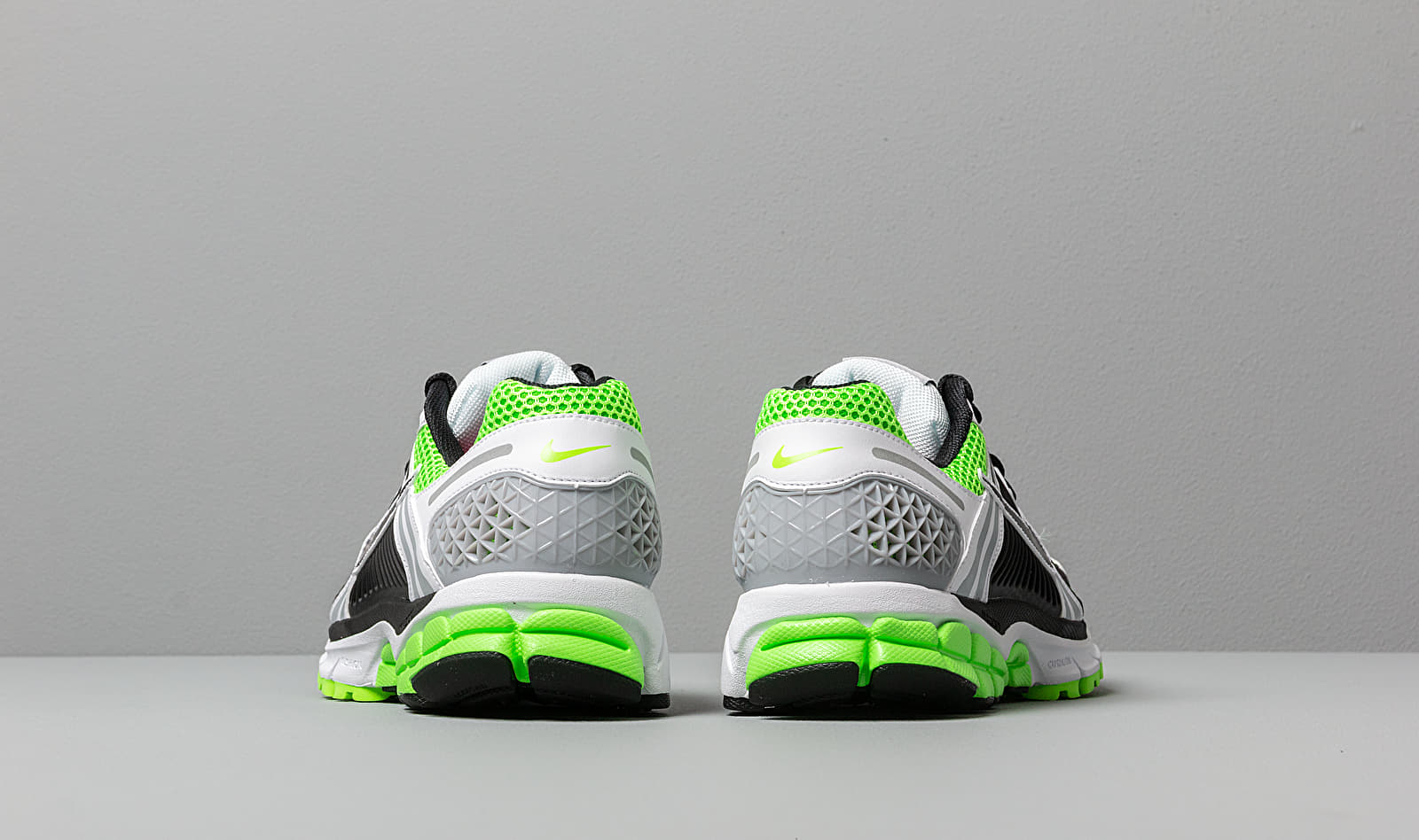 Nike Zoom Vomero 5 Electric Green Black - UK 9 thumbnail