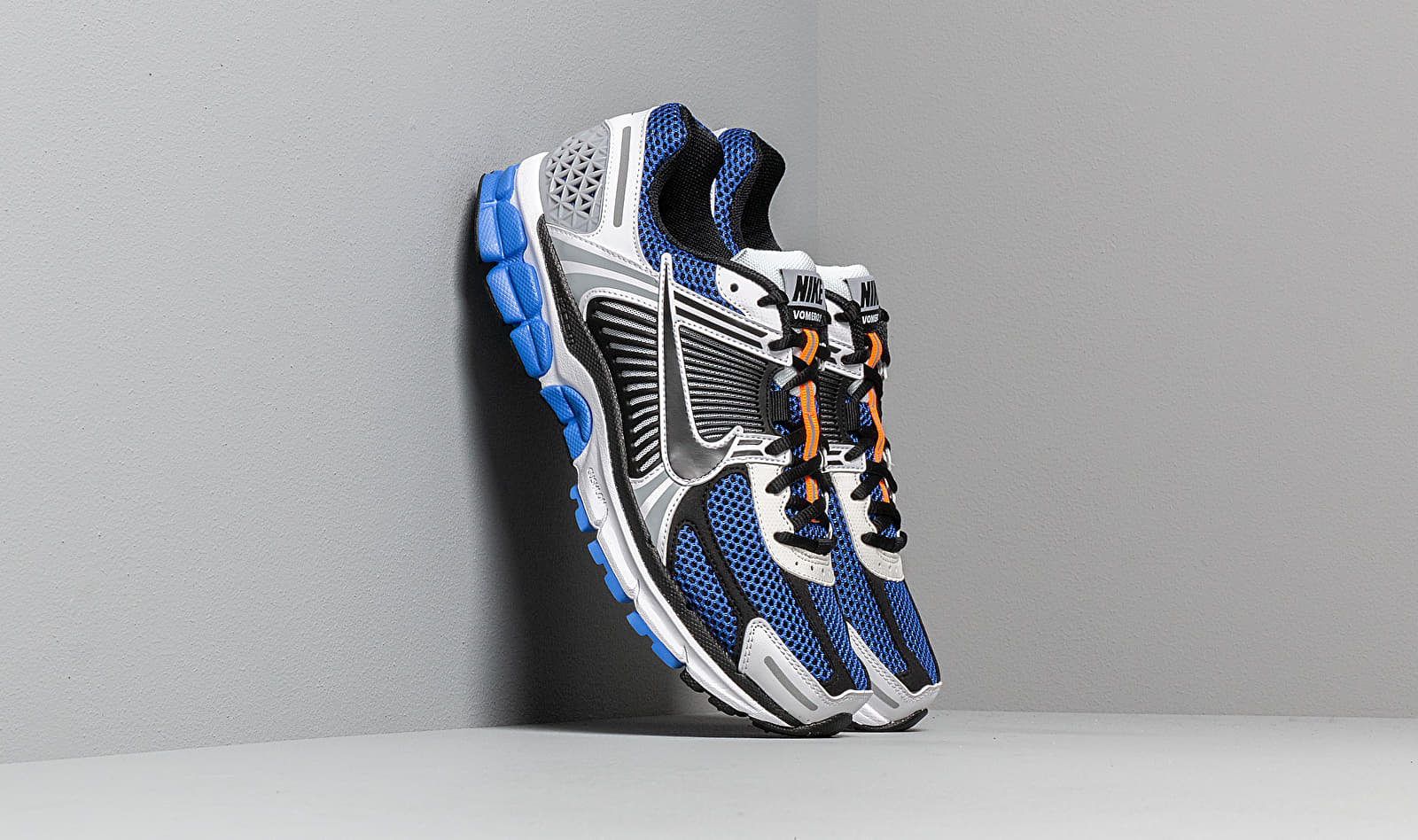 Nike Zoom Vomero 5 SE SP - WHITE/RACER BLUE-BLACK-SAIL - Unisex - 9.5