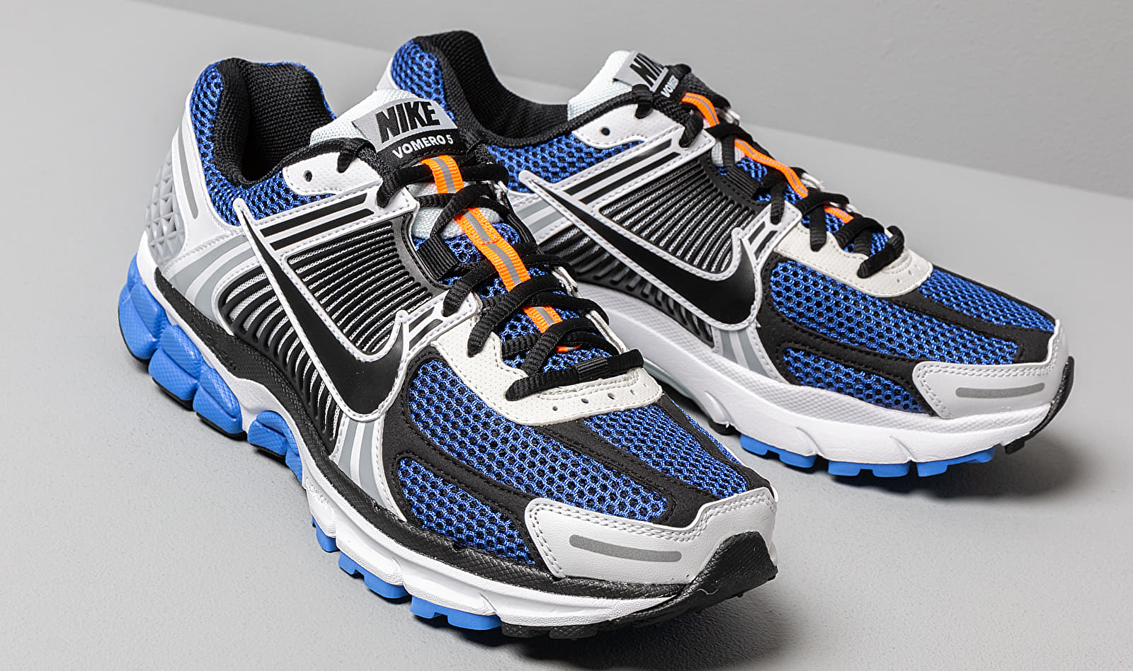 Nike Zoom Vomero 5 SE SP - WHITE/RACER BLUE-BLACK-SAIL - Unisex - 9.5 thumbnail