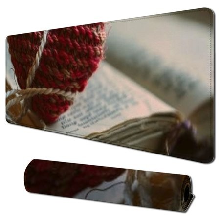 Wllo0ord Desk Pad Extended Mouse Pad with Stitched Edges Large Non Slip Gaming Desk Mat Crocheted Heart Keyboard Mouse Mat Desk Protector for Work Gam