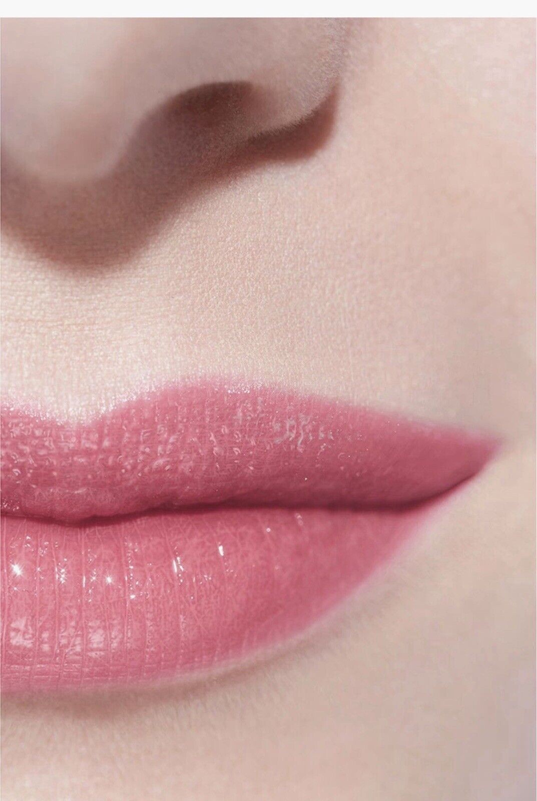 CHANEL ROUGE COCO BAUME  SHINE HYDRATING BEAUTIFYING TINTED LIP BALM  BUILDABLE COLOUR - Nude thumbnail