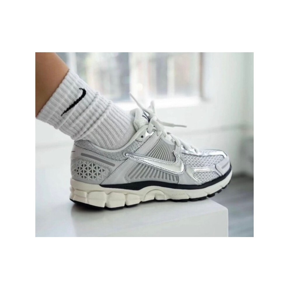 (UK7.5/EUR42/26.5CM ) Nike Zoom Vomero 5 Photon Dust Men Women's Trainers thumbnail