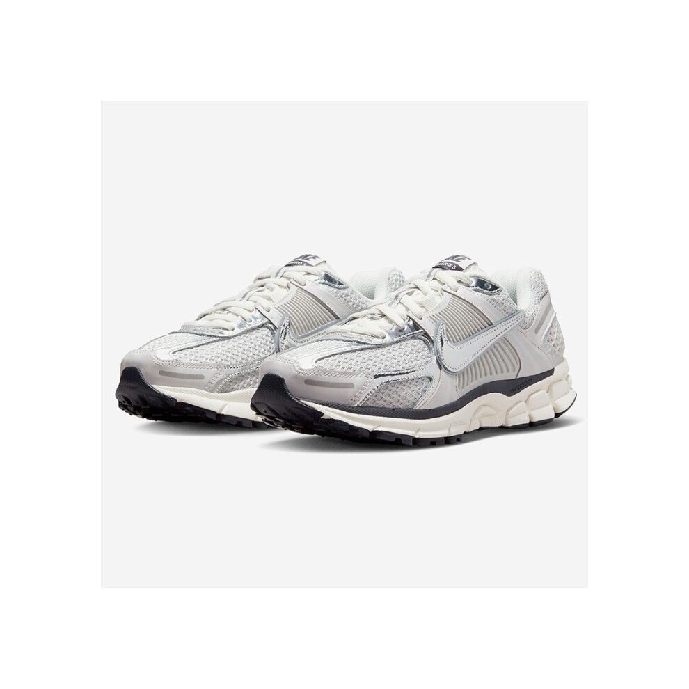 (UK9/EUR44/28CM) Nike Zoom Vomero 5 Photon Dust Men Women's Trainers thumbnail