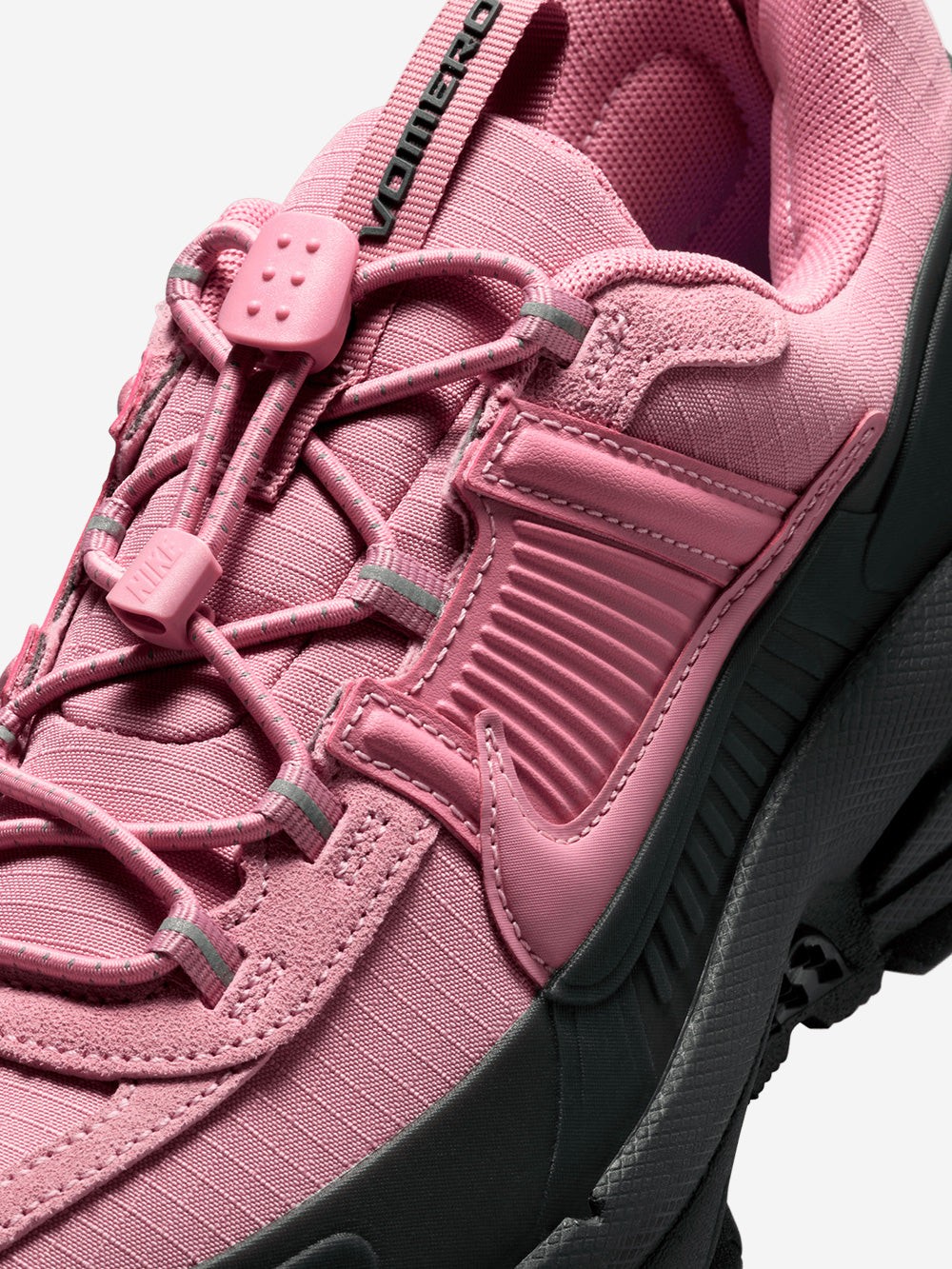 Nike Zoom Vomero 5 Roam Trainers in Pink and Black-Blue thumbnail