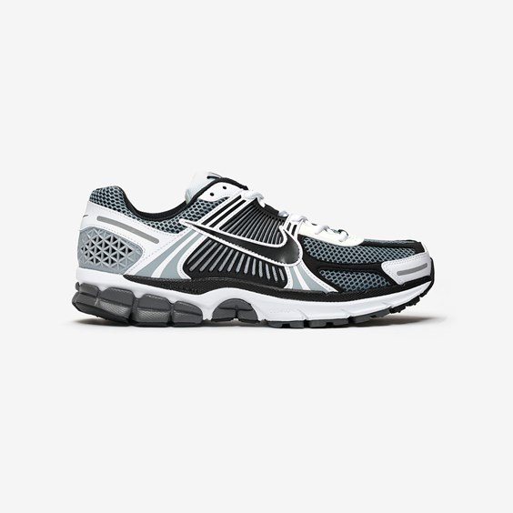 Nike Zoom Vomero 5 SE SP - DK GREY/BLACK-WHITE-SAIL-WOLF GREY-MTLC SILVER - Unisex - 6.5