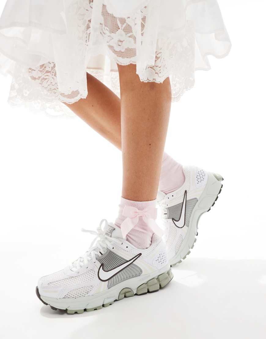 Nike Zoom Vomero 5 Trainers in White and Grey