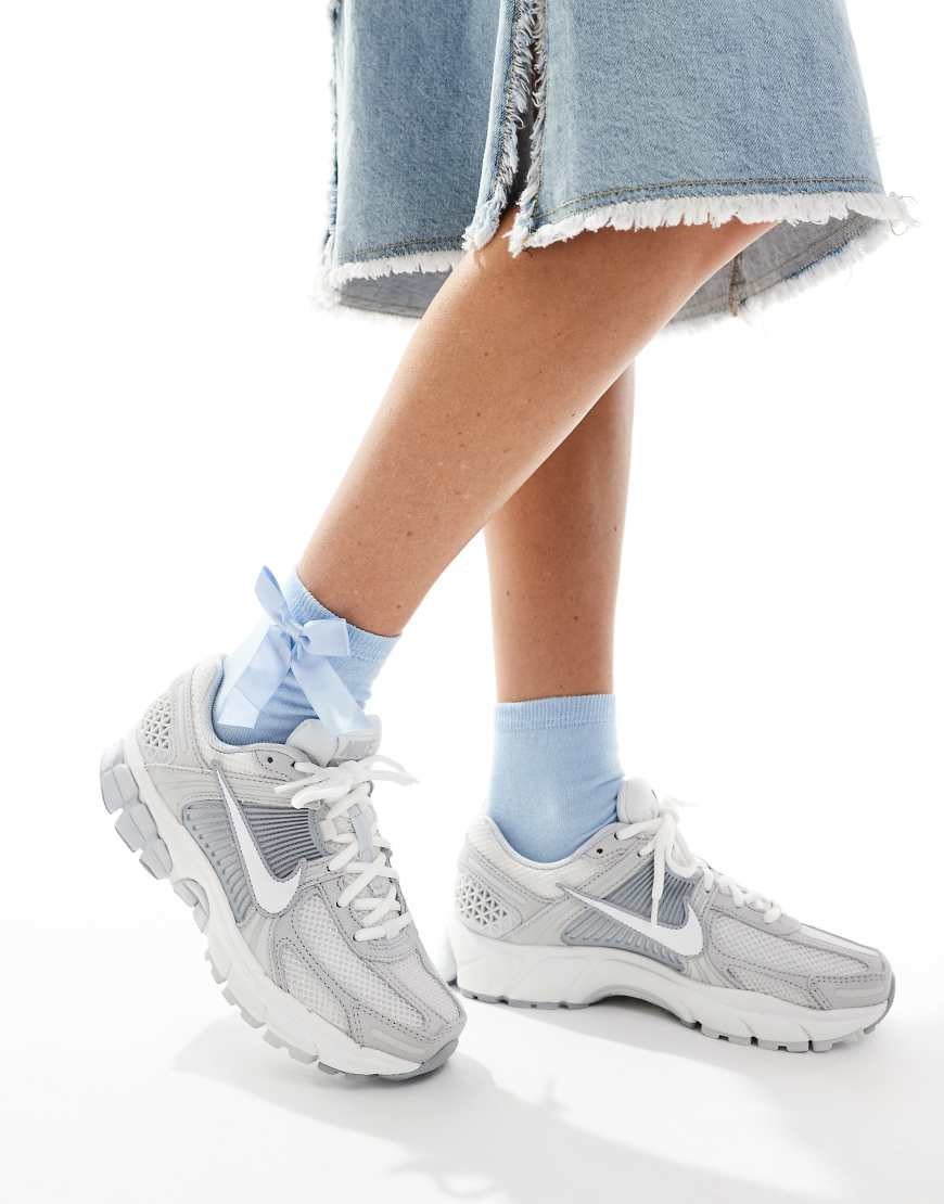 Women's Nike Zoom Vomero 5 Sneakers 8.5 Regular Pure Platinum/Summit White-Platinum Tint
