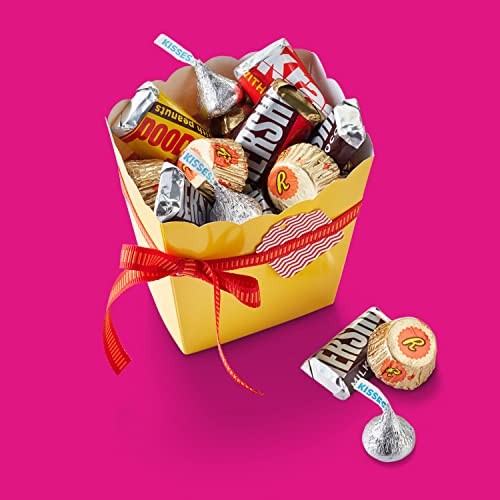 Hershey's, Reese's, Kisses Milk Chocolate Candy Mini Assortment, 32.9 Oz, Pack of 122 Pieces thumbnail