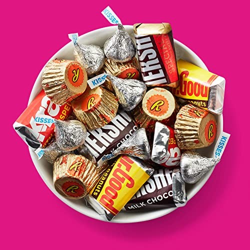 Hershey's, Reese's, Kisses Milk Chocolate Candy Mini Assortment, 32.9 Oz, Pack of 122 Pieces thumbnail