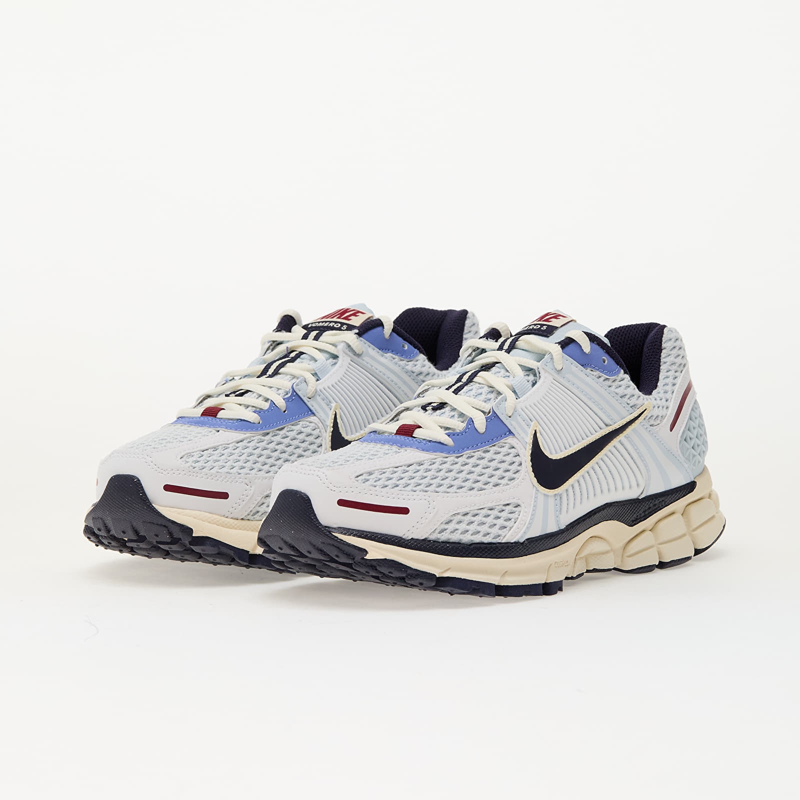 Nike Zoom Vomero 5 Unisex Trainers in White and Blue thumbnail