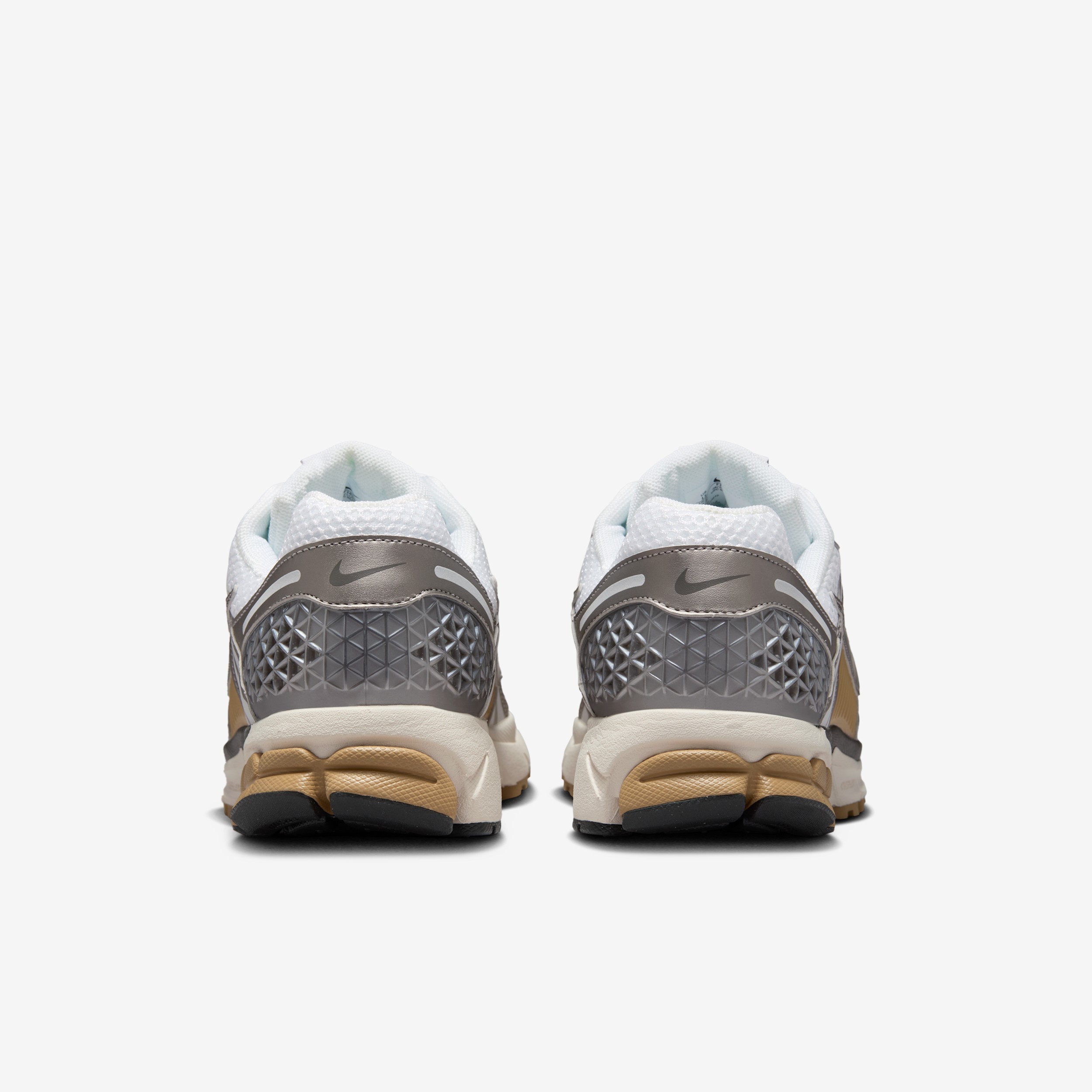 Nike Zoom Vomero 5 Trainers in Beige and Grey-Neutral thumbnail