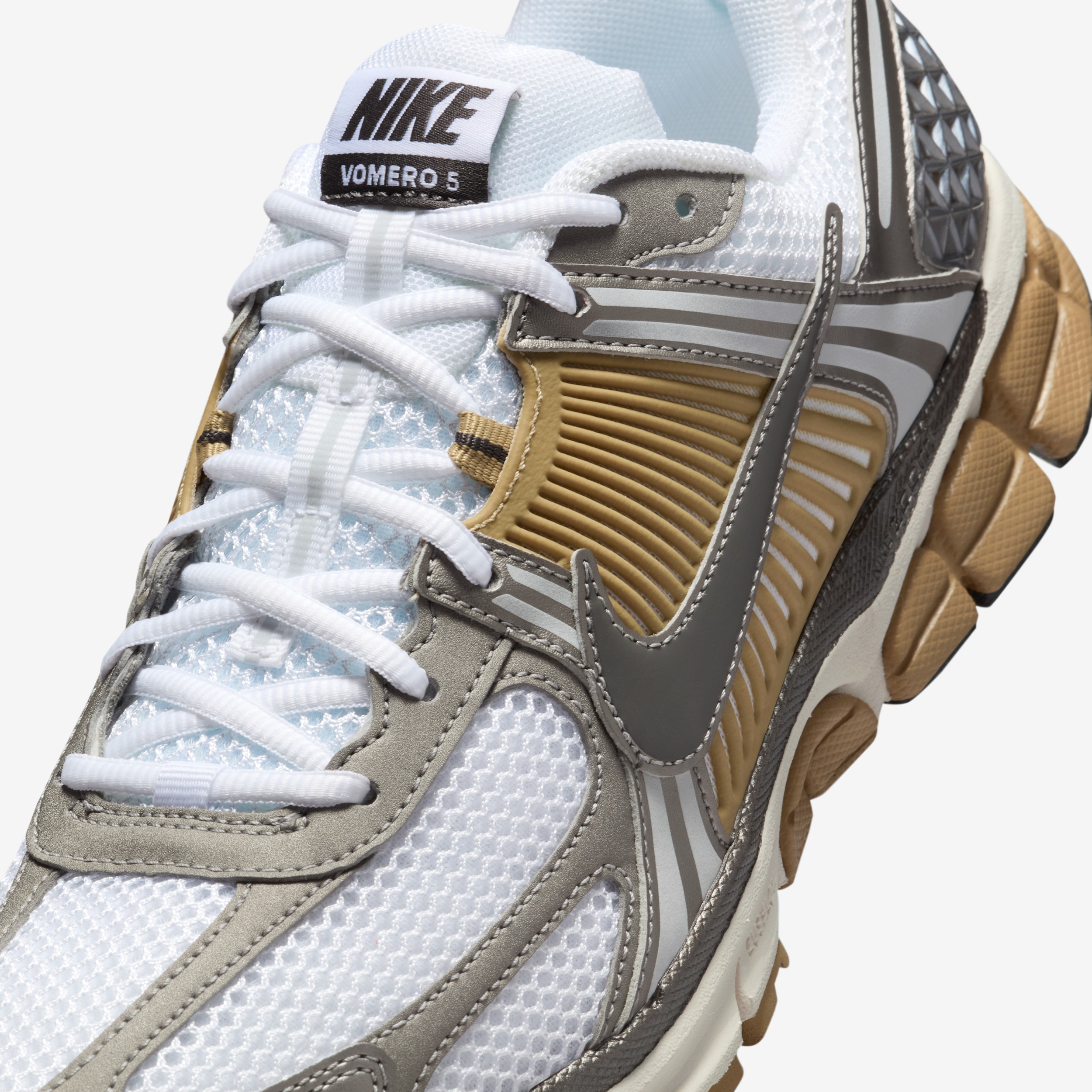 Nike Zoom Vomero 5 Trainers in Beige and Grey-Neutral thumbnail
