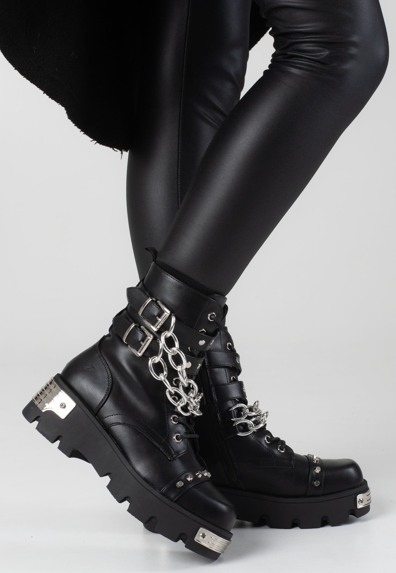 Koi Footwear - Shackled Shadows Heavy Duty Chain Biker Black - Girl Schuhe - Schwarz - EU 36 - Synthetic/Synthetic/Gummi,Kunstleder thumbnail