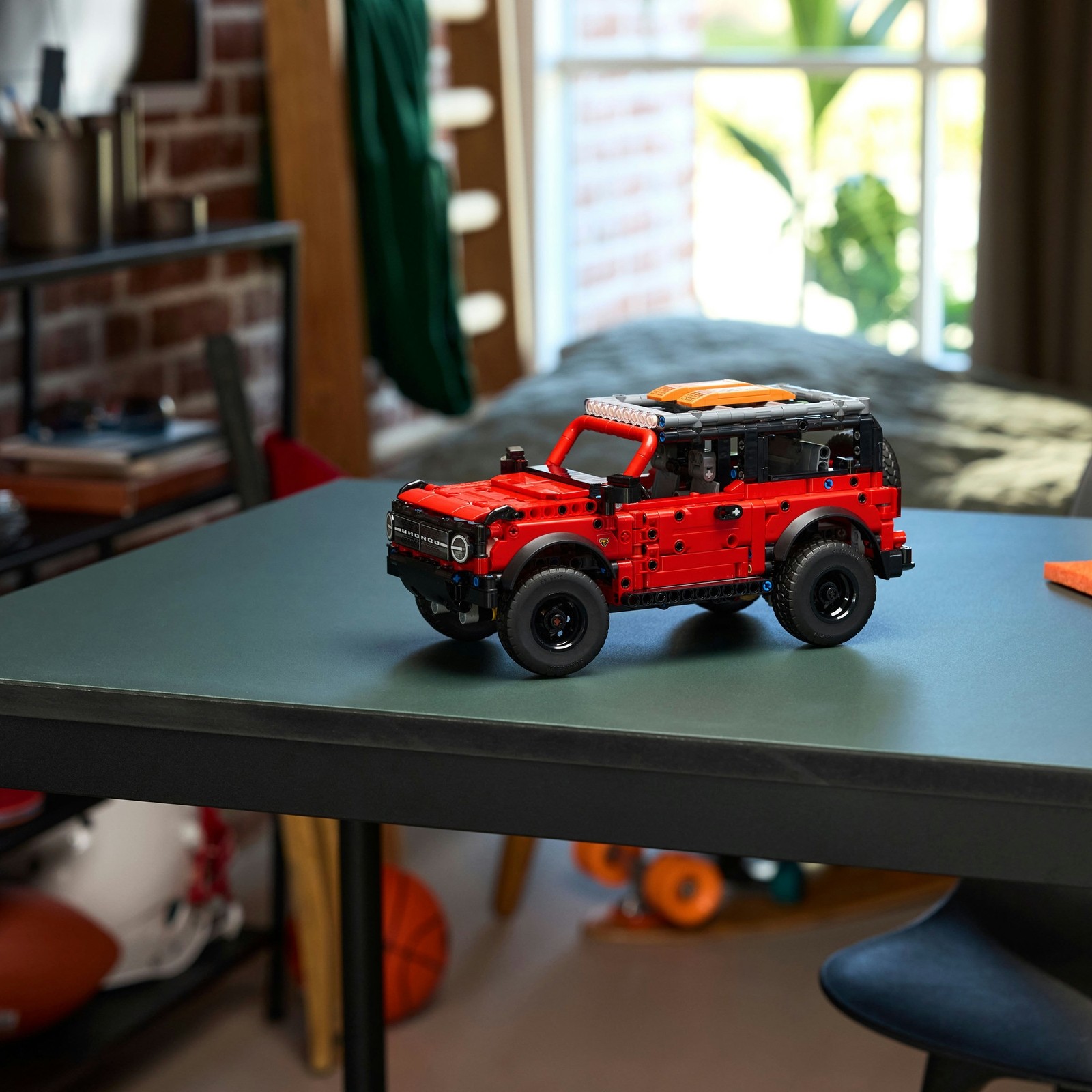 Lego Technic - Ford Bronco SUV thumbnail