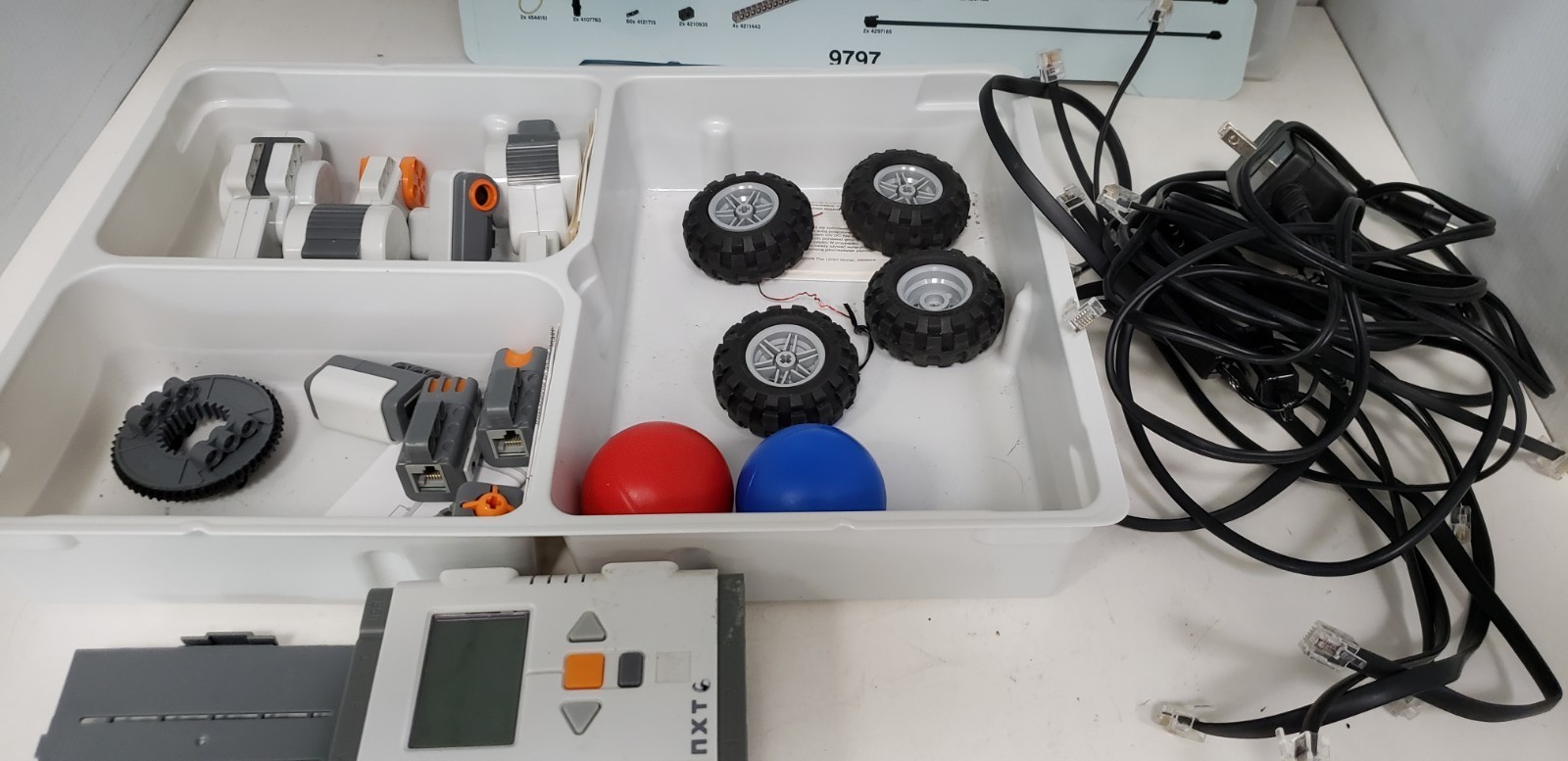 Lego 9797 Mindstorms Education Base Set W/battery Ac Plug (complete Set) thumbnail