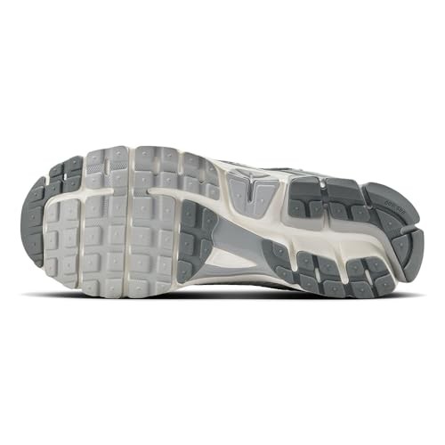 Nike Men's Zoom Vomero 5 Casual Shoes in Summit White/Light Smoke Grey/Smoke Grey Size: 7.0 thumbnail