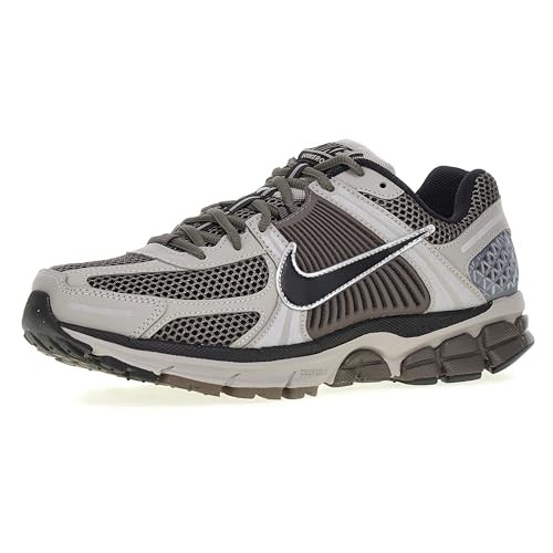 Nike Zoom Vomero 5 - COLLEGE GREY/BLACK-CAVE STONE-MTLC SILVER-MTLC SILVER - Unisex - 8.5