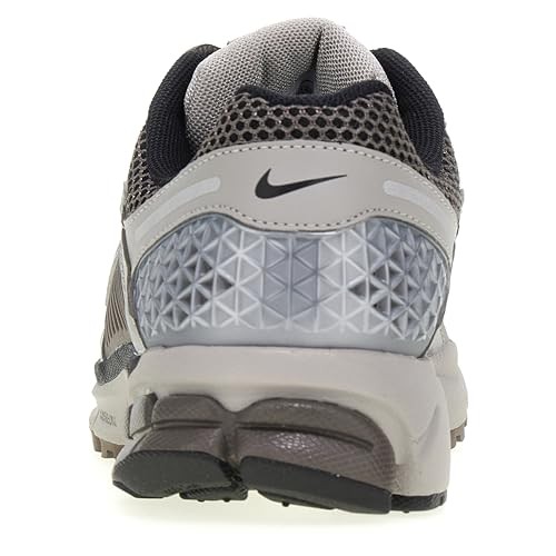 Nike Zoom Vomero 5 - COLLEGE GREY/BLACK-CAVE STONE-MTLC SILVER-MTLC SILVER - Unisex - 8.5 thumbnail