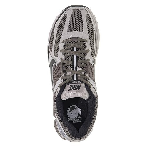 Nike Zoom Vomero 5 - COLLEGE GREY/BLACK-CAVE STONE-MTLC SILVER-MTLC SILVER - Unisex - 8.5 thumbnail