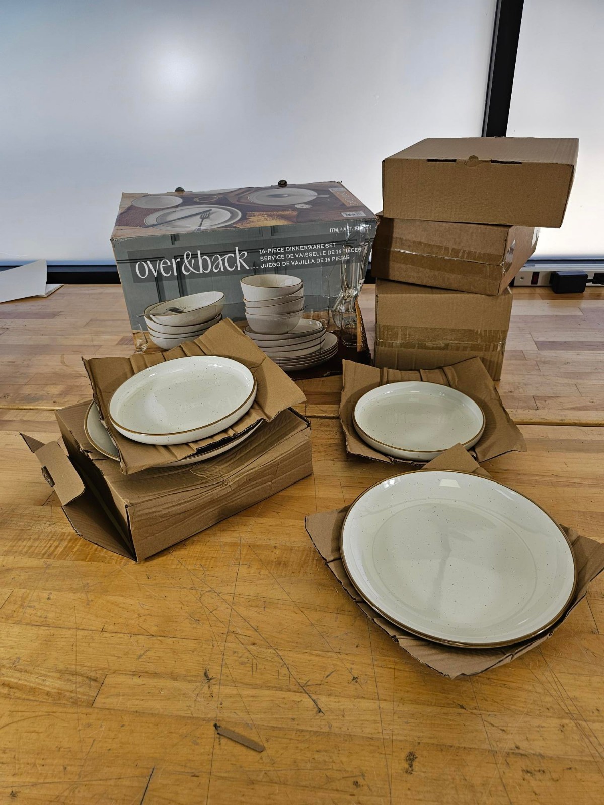Over&Back Options 16-Piece Dinnerware Set of Plates & Bowls - Speckled White (missing several items)