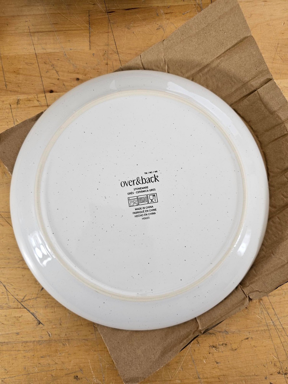 Over&Back Options 16-Piece Dinnerware Set of Plates & Bowls - Speckled White (missing several items)