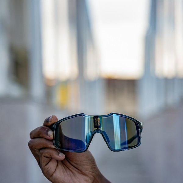 Chamelo - Falcon - Sports Smart Glasses with Electrochromic Auto Tint - Obsidian Frame | Alpha Blue Lenses