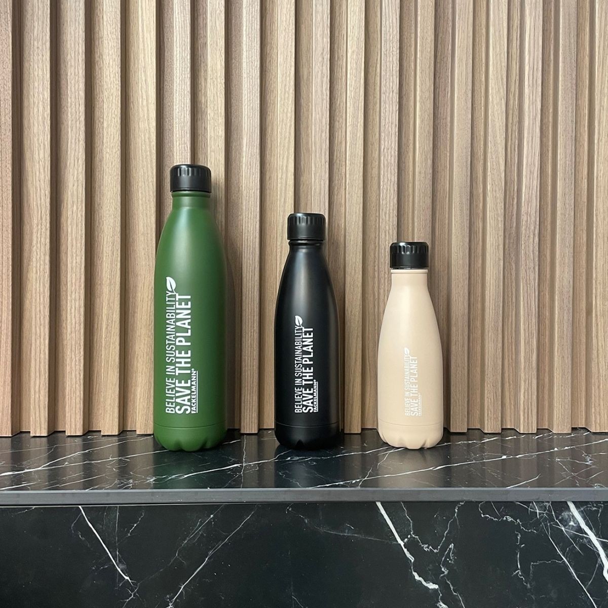 DESCRIPTION : Fackelmann Vous Propose Cette Bouteille Isotherme D'une Capacité De 350 Ml Disponible En 3 Coloris De Manière ALEATOIRE, Il N'est Pas  thumbnail
