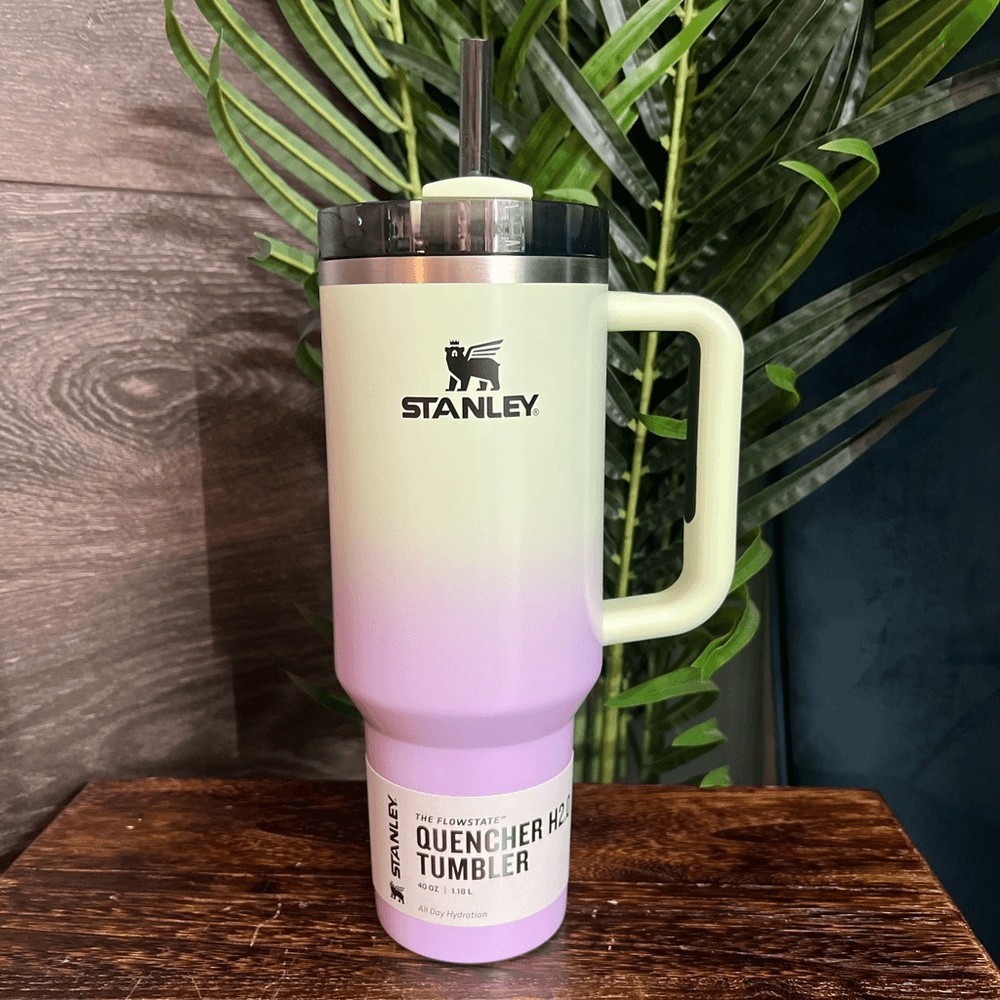 Stanley Halloween 40oz H2.0 Flowstate Quencher Tumbler in Hypnotic Green. NWT!
