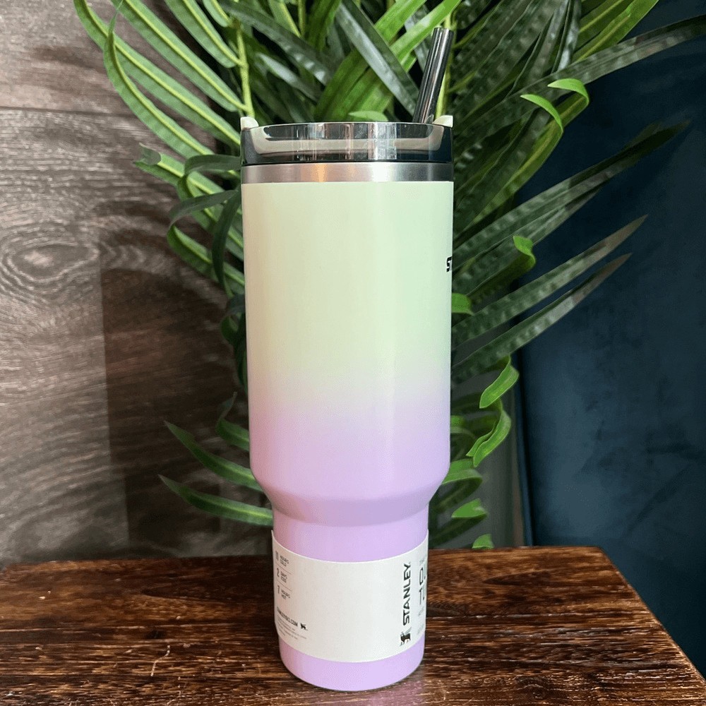 Stanley Halloween 40oz H2.0 Flowstate Quencher Tumbler in Hypnotic Green. NWT!