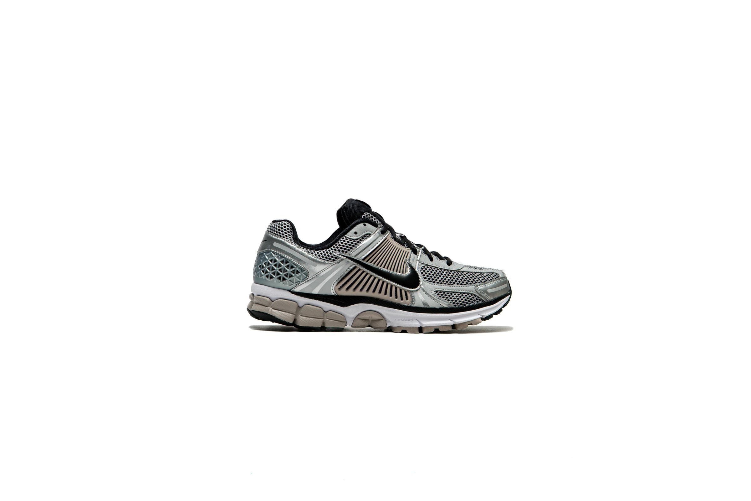 Nike Men's Zoom Vomero 5 Casual Shoes in Metallic Silver/College Grey/Black Size: 14.0