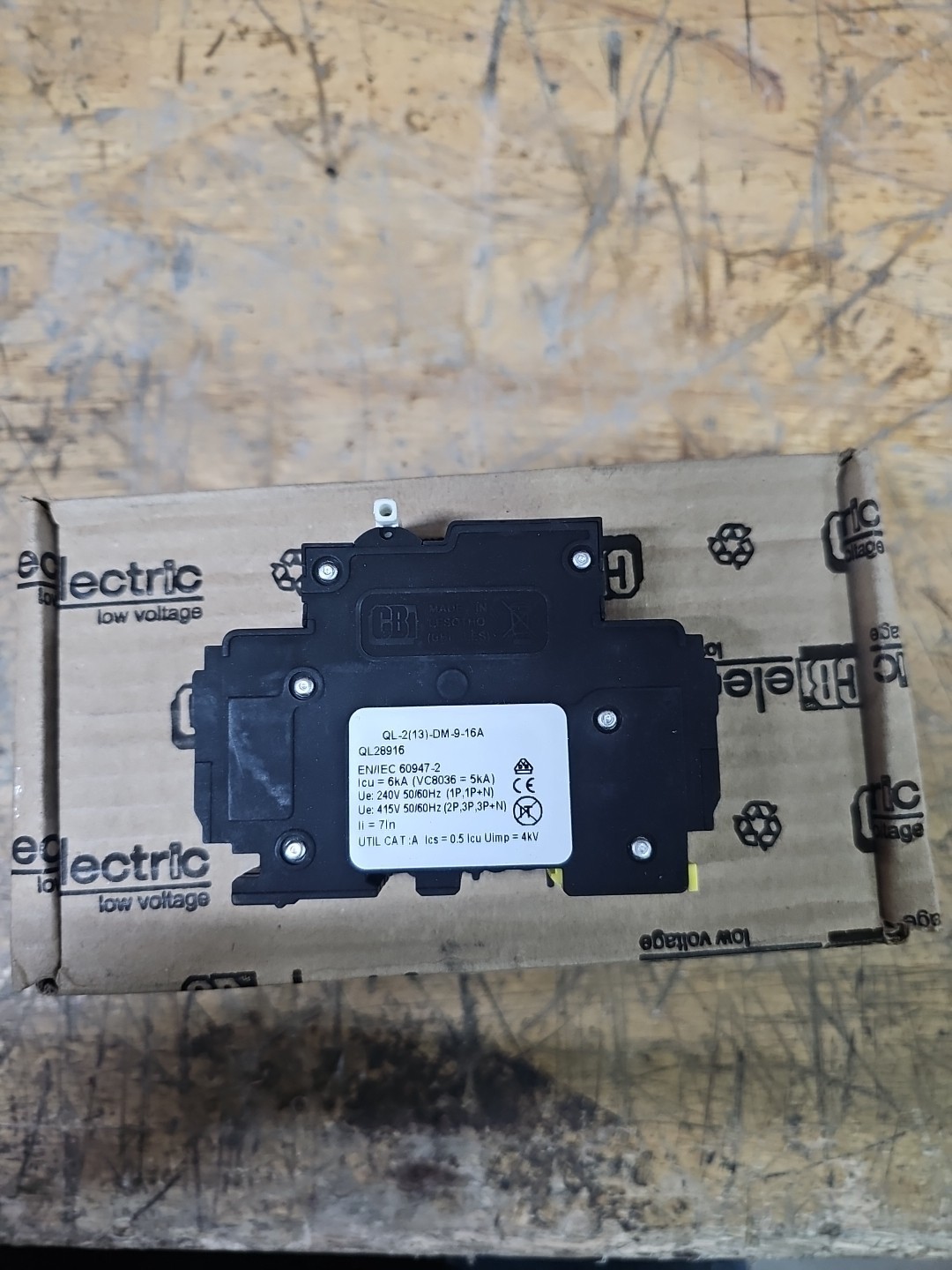 Box of 4 CBI 16A Circuit Breakers QL28916 2 Pole Units thumbnail