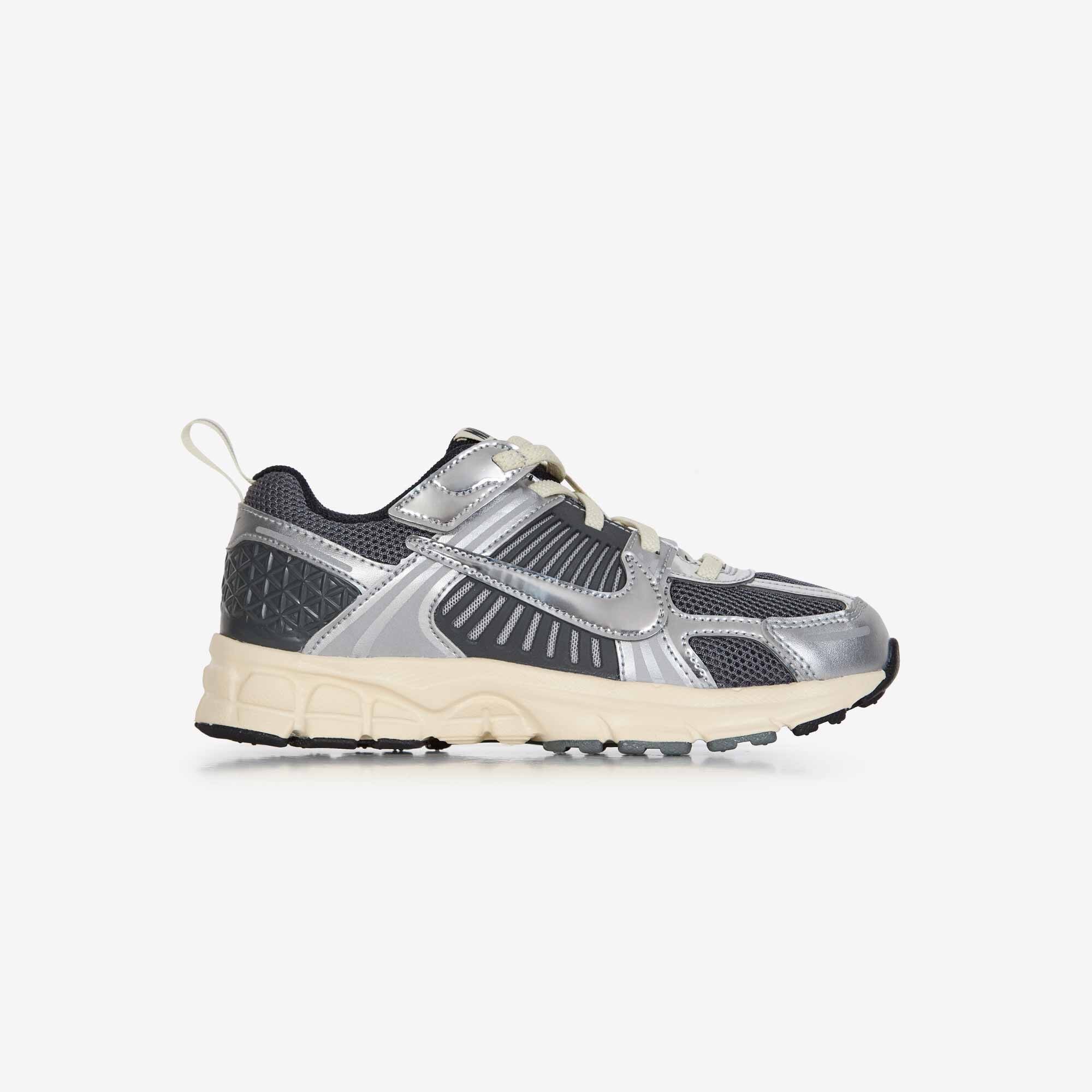 Kids' Nike Vomero 5 Sneakers Little 1 Regular Iron Grey/Chrome/Metallic Silver thumbnail