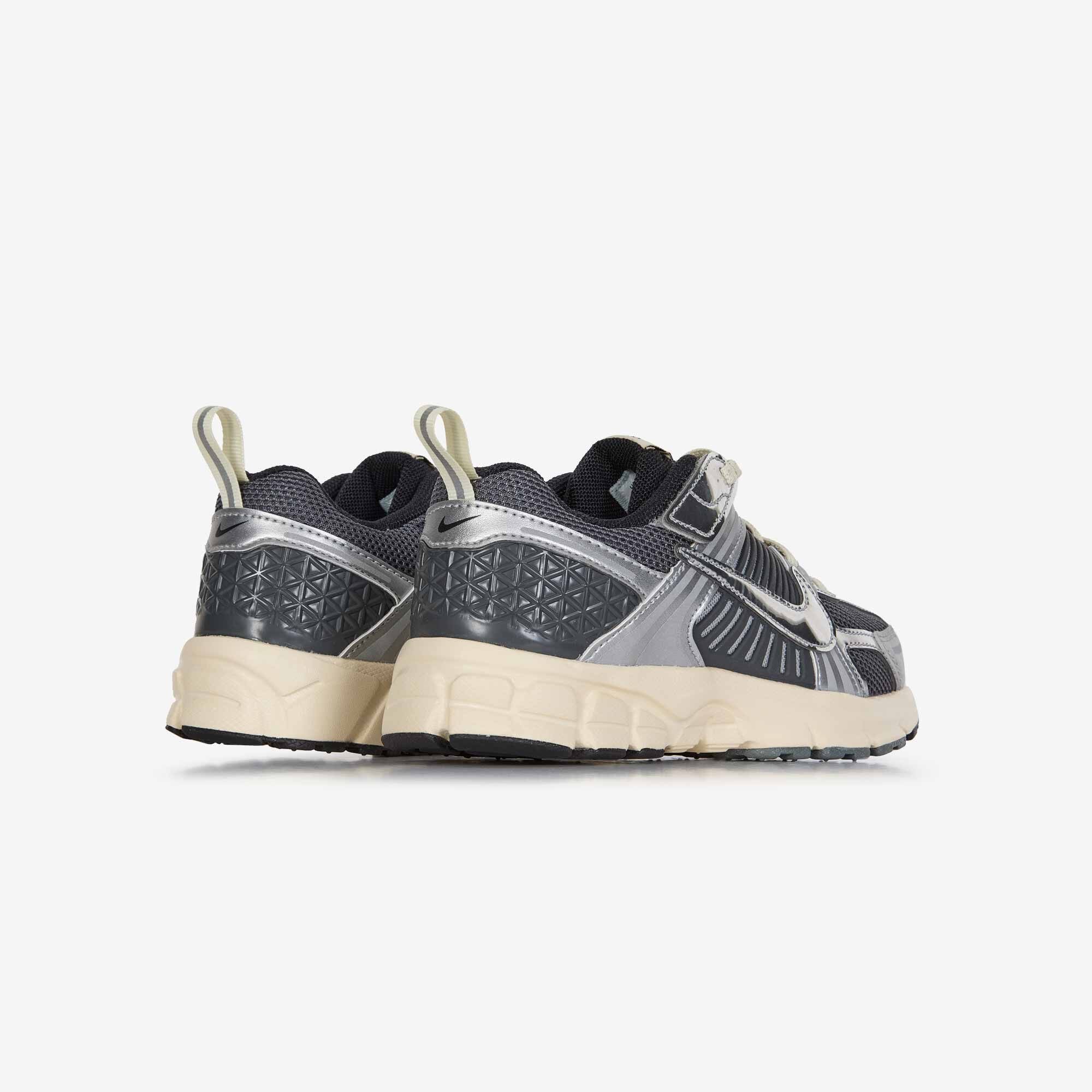Kids' Nike Vomero 5 Sneakers Little 1 Regular Iron Grey/Chrome/Metallic Silver thumbnail