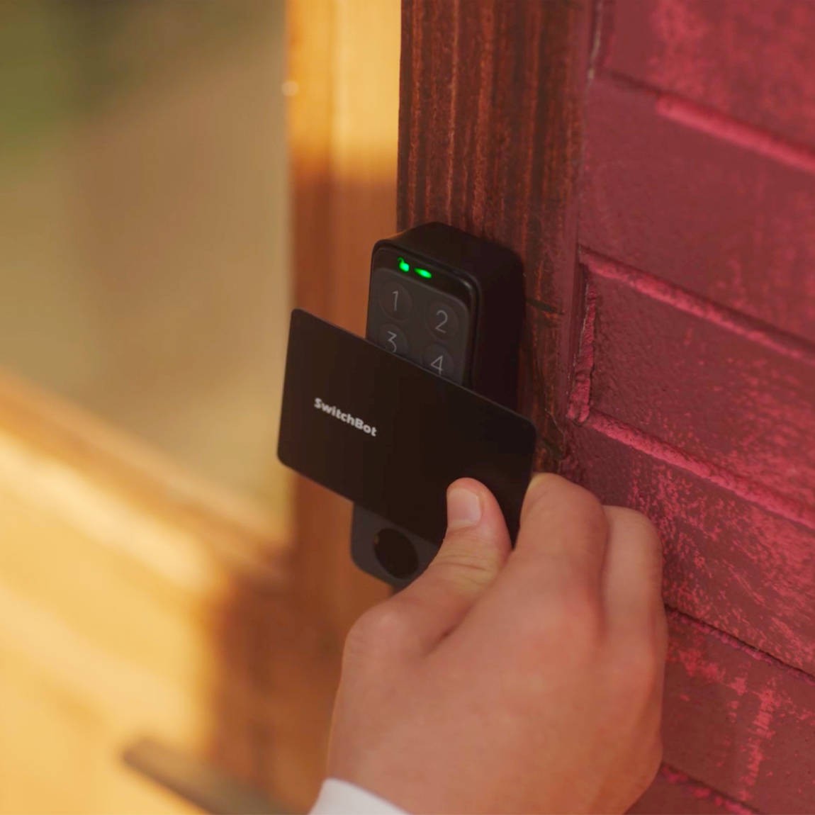 SwitchBot Smart Lock Ultra + Hub Mini Matter + Keypad Vision + NFC Card - 3er-Set thumbnail