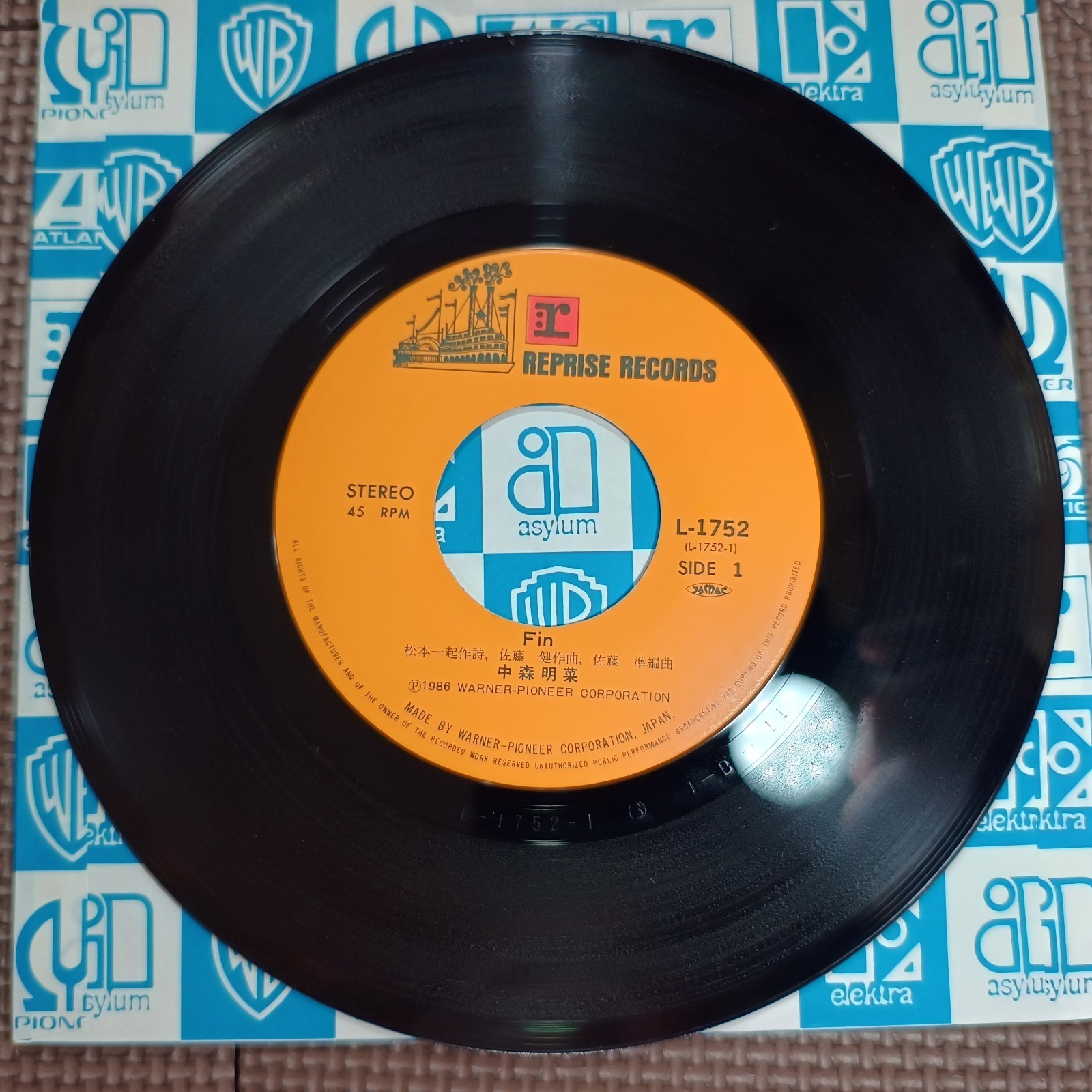 Akina Nakamori-fin L-1752 Japan Original Issue 7