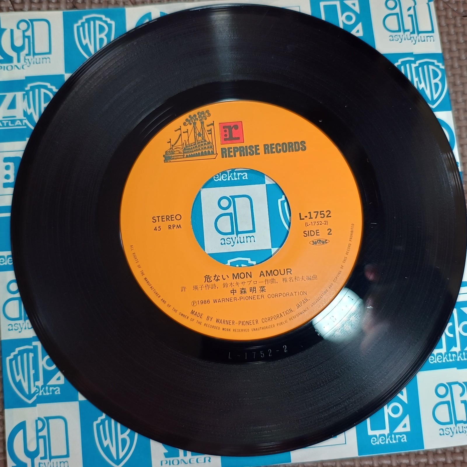 Akina Nakamori-fin L-1752 Japan Original Issue 7
