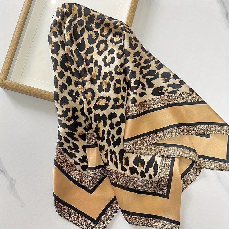 1pcs Écharpe 70cm Imprimé Léopard Pour Femmes Soie Imitation Luxueuse Foulard Polyvalent Décoration Sac Et Vêtements Écharpe Carrée thumbnail