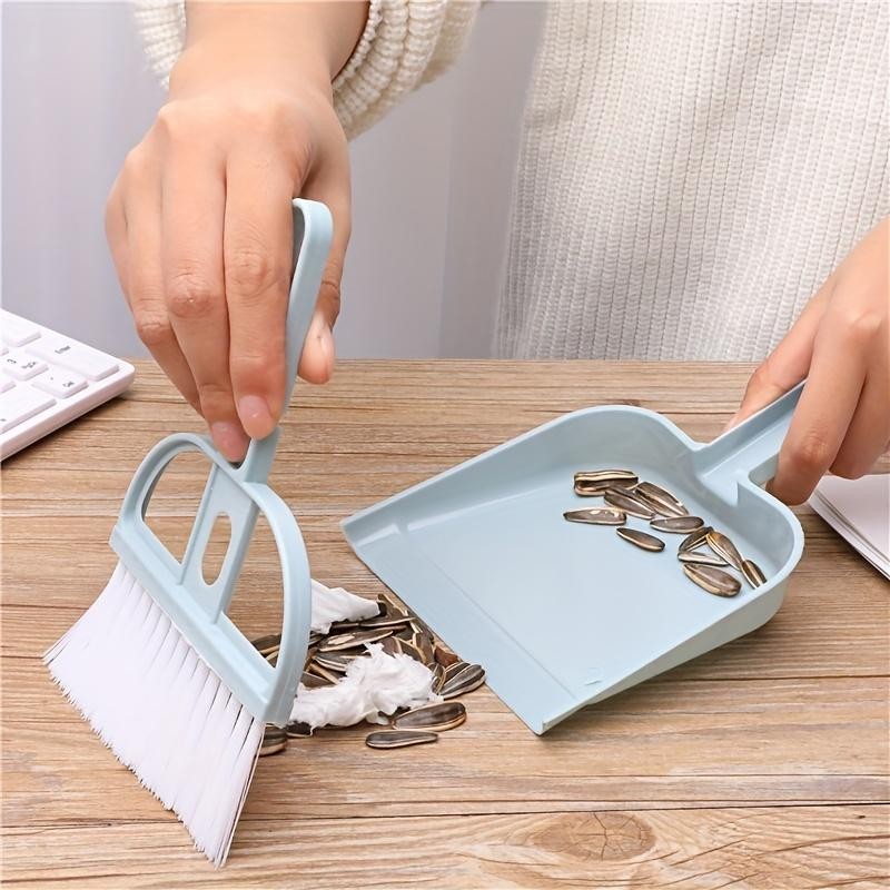 Kompaktes Kehrschaufel- Und Besen-Set - Hellblaue Mini-Kehrschaufel Mit Ergonomischem Griff, Ideal Für Schreibtisch-, Tischplatten- Und Autoreinigung thumbnail