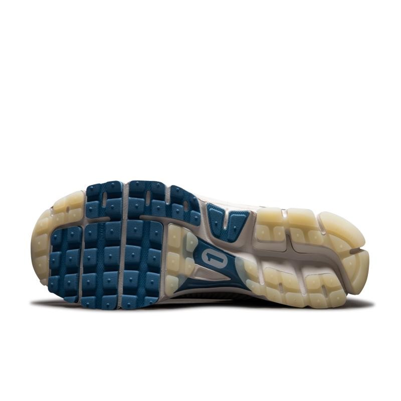 Cheung Ka Long X Nike Air Zoom Vomero 5 Dont Lose Your Way Tênis Unissex Cinza Preto Prata Metálico HQ3449-001 43 thumbnail