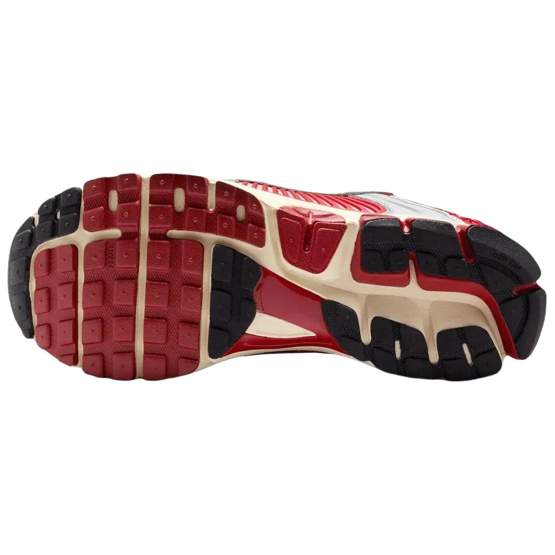 Tênis Masculino Nike Zoom Vomero 5 Gym Red Chrome Prata Metálico Leite De Coco IM3486-600 40.5 thumbnail