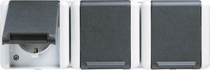 JUNG Schuko-Steckdose 3-fach 8230W WG800 IP44 Waagr.Mont. 5 Leit-E. 8230W (8230W)