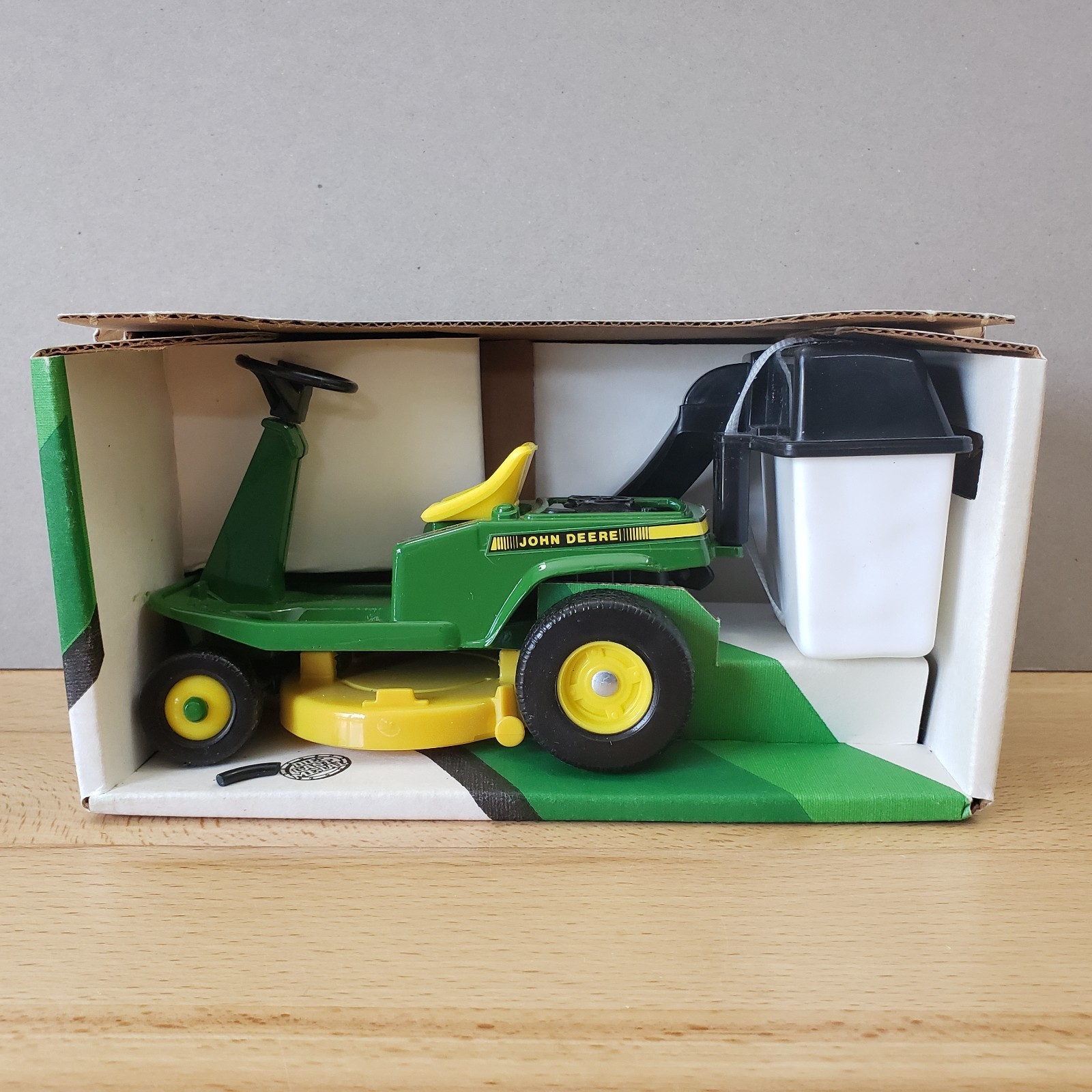 Ertl John Deere Rear-Engine Riding Mower with Removable Bagger and Mower Deck thumbnail
