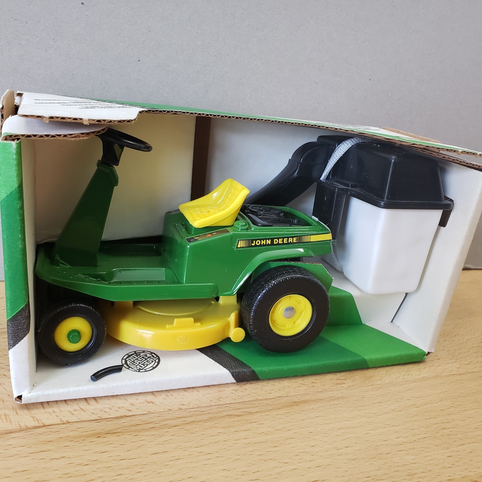 Ertl John Deere Rear-Engine Riding Mower with Removable Bagger and Mower Deck thumbnail