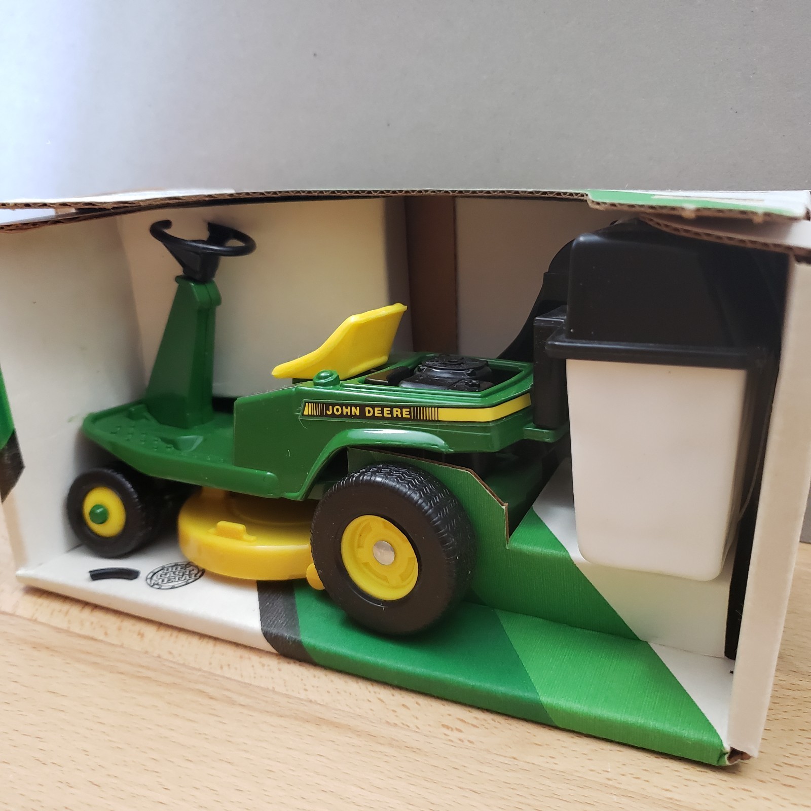 Ertl John Deere Rear-Engine Riding Mower with Removable Bagger and Mower Deck thumbnail